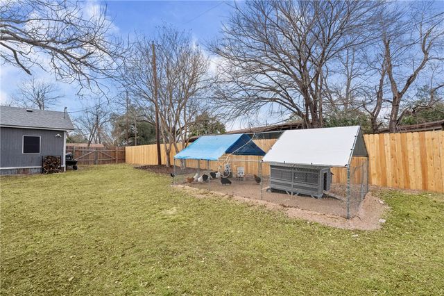 724 Scarbrough Street, Rockdale, TX 76567