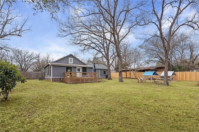 724 Scarbrough Street, Rockdale, TX 76567