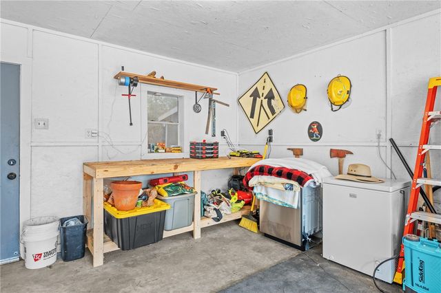 724 Scarbrough Street, Rockdale, TX 76567