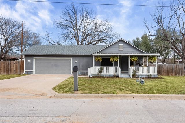 724 Scarbrough Street, Rockdale, TX 76567