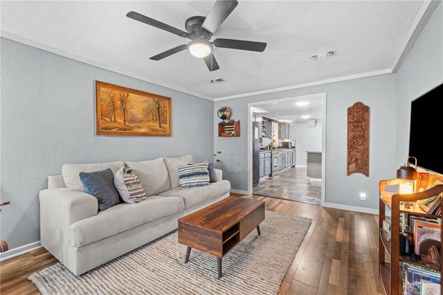 724 Scarbrough Street, Rockdale, TX 76567