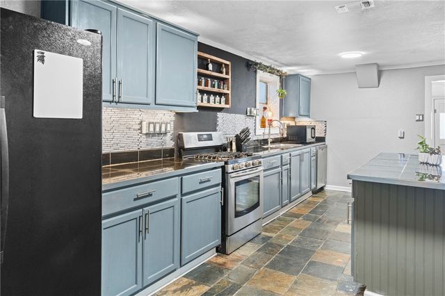 724 Scarbrough Street, Rockdale, TX 76567