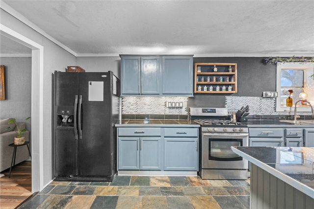 724 Scarbrough Street, Rockdale, TX 76567