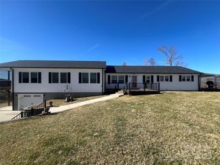 1086 Carters Ridge Road, Spruce Pine, NC 28777