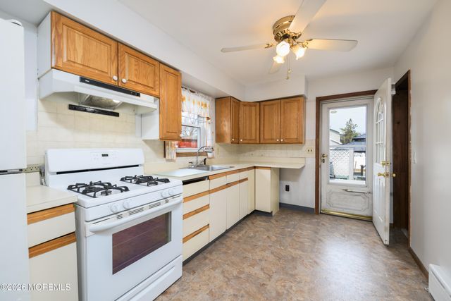 61 Viola Avenue, Leonardo, NJ 07737