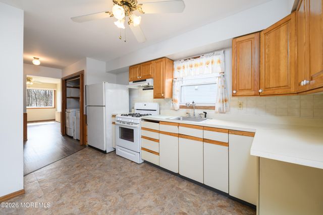 61 Viola Avenue, Leonardo, NJ 07737