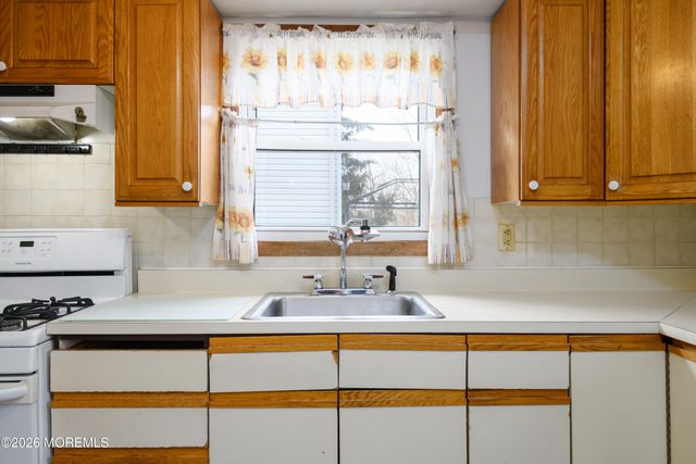 61 Viola Avenue, Leonardo, NJ 07737