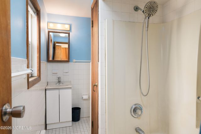 61 Viola Avenue, Leonardo, NJ 07737