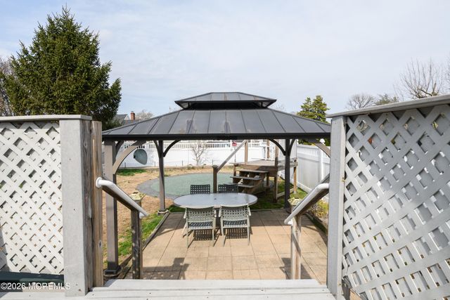 61 Viola Avenue, Leonardo, NJ 07737