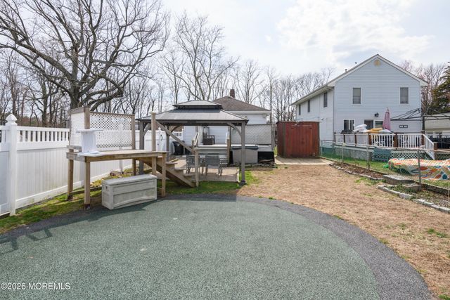 61 Viola Avenue, Leonardo, NJ 07737