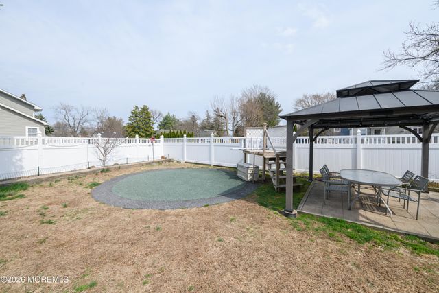 61 Viola Avenue, Leonardo, NJ 07737