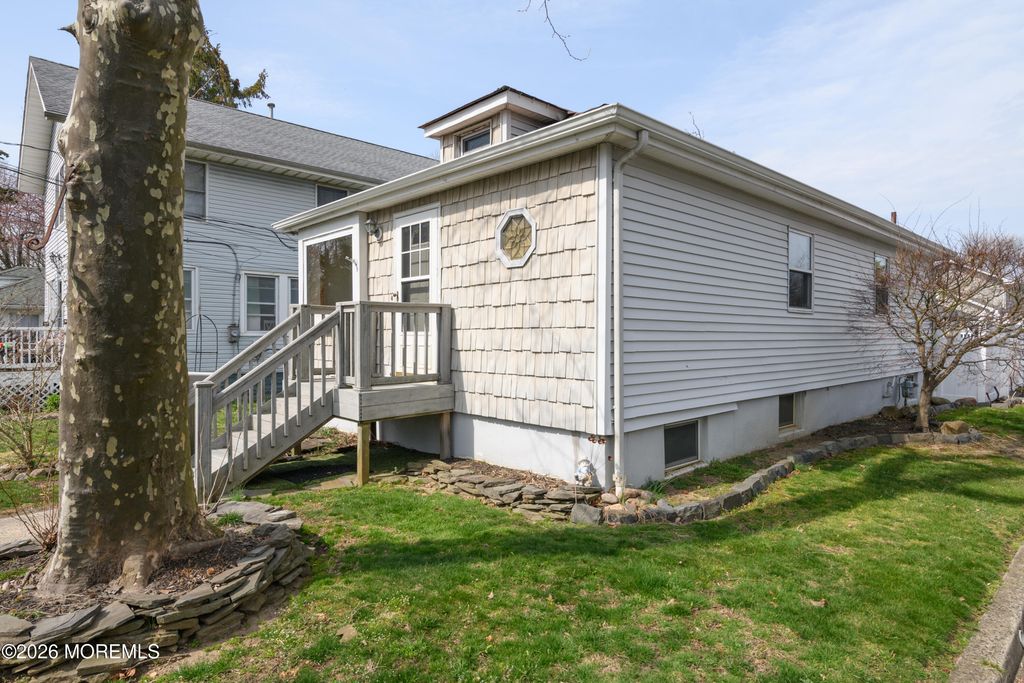 61 Viola Avenue, Leonardo, NJ 07737