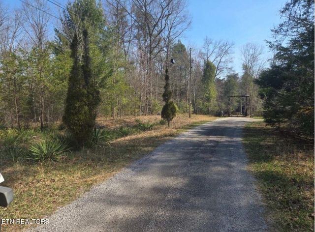 391 Cherokee Rd, Crossville, TN 38572