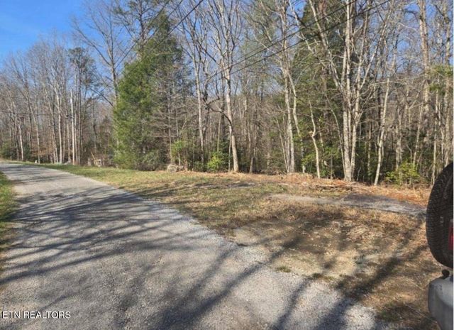 391 Cherokee Rd, Crossville, TN 38572