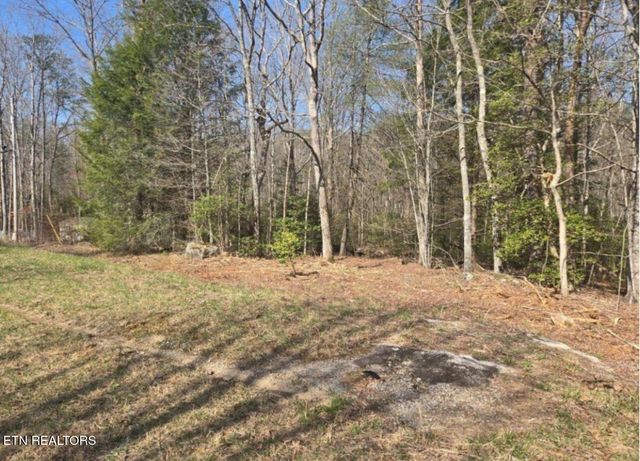 391 Cherokee Rd, Crossville, TN 38572