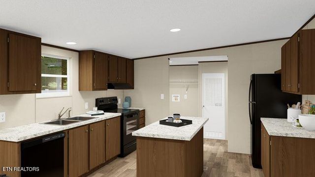 391 Cherokee Rd, Crossville, TN 38572