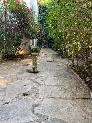 10662 Chiquita Street, Studio City, CA 91602