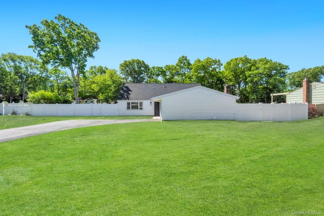 338 Easton Street, Ronkonkoma, NY 11779