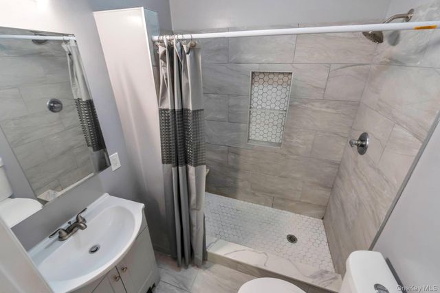 338 Easton Street, Ronkonkoma, NY 11779