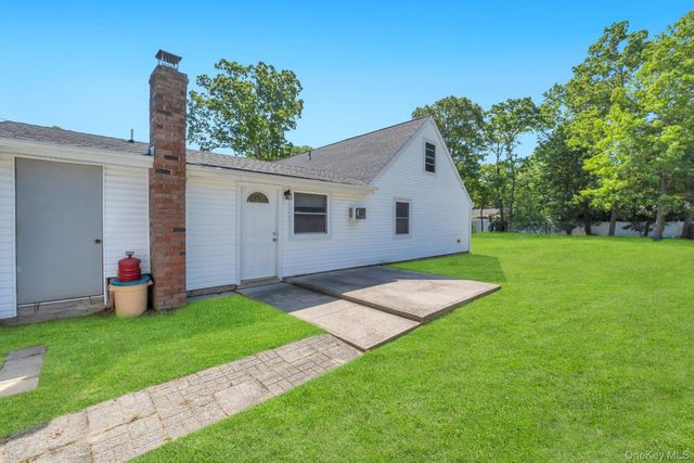 338 Easton Street, Ronkonkoma, NY 11779