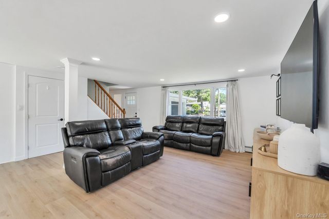 338 Easton Street, Ronkonkoma, NY 11779