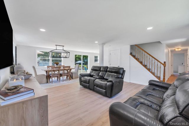 338 Easton Street, Ronkonkoma, NY 11779