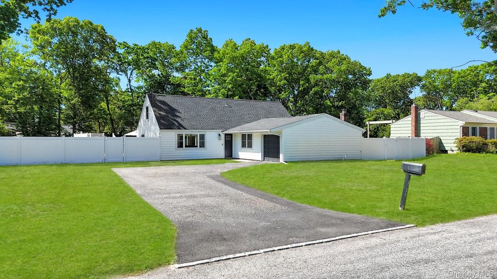 338 Easton Street, Ronkonkoma, NY 11779