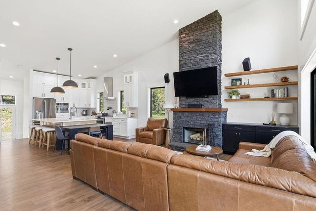 26435 N Spotted Rd, Deer Park, WA 99006