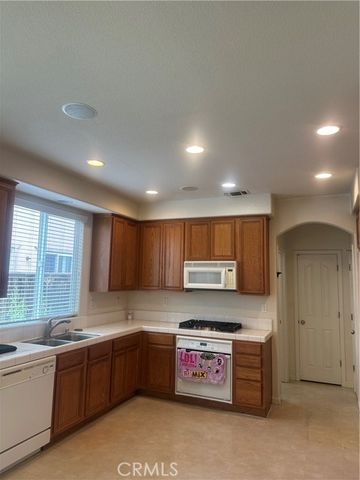 17385 Stone Celler Way, Lathrop, CA 95330