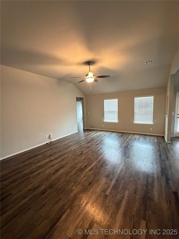 7513 E 87th Street North, Tulsa, OK 74055