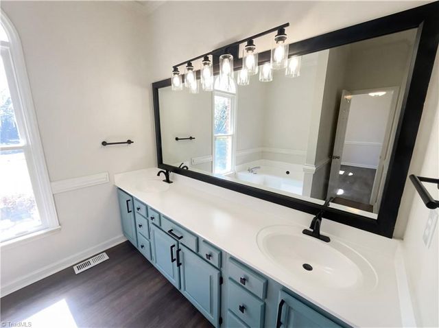 905 Kensal Green Drive, Kernersville, NC 27284