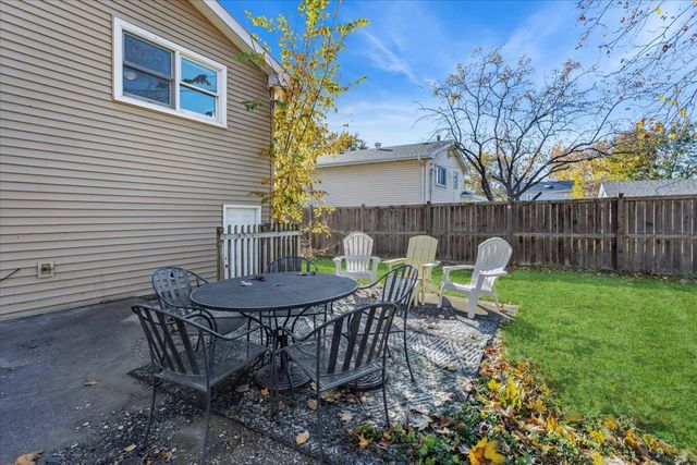 26W250 Case Street, Naperville, IL 60563