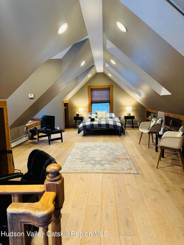 8 S Ohioville Road, New Paltz, NY 12561