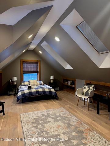 8 S Ohioville Road, New Paltz, NY 12561