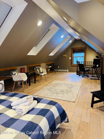 8 S Ohioville Road, New Paltz, NY 12561