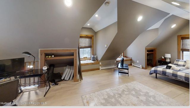 8 S Ohioville Road, New Paltz, NY 12561