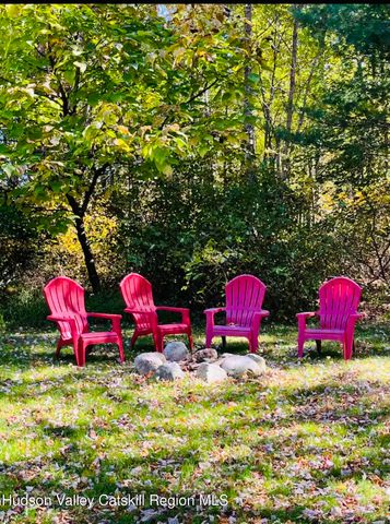 8 S Ohioville Road, New Paltz, NY 12561