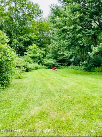 8 S Ohioville Road, New Paltz, NY 12561