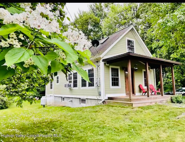 8 S Ohioville Road, New Paltz, NY 12561