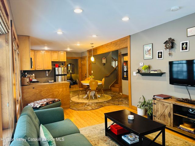 8 S Ohioville Road, New Paltz, NY 12561