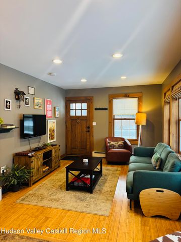 8 S Ohioville Road, New Paltz, NY 12561