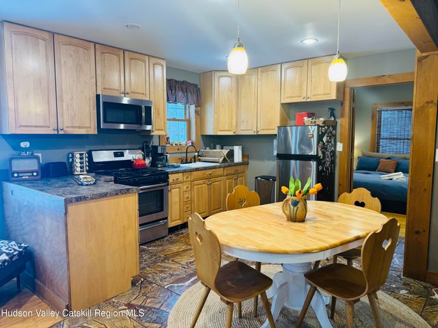 8 S Ohioville Road, New Paltz, NY 12561