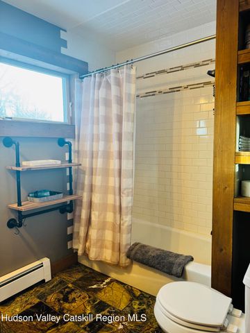 8 S Ohioville Road, New Paltz, NY 12561