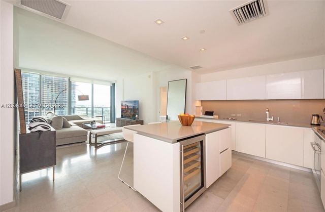68 SE 6th Street 1008, Miami, FL 33131