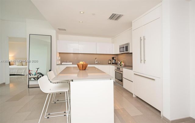 68 SE 6th Street 1008, Miami, FL 33131