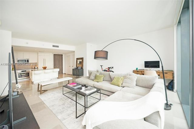 68 SE 6th Street 1008, Miami, FL 33131