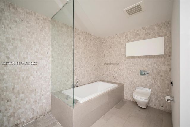 68 SE 6th Street 1008, Miami, FL 33131