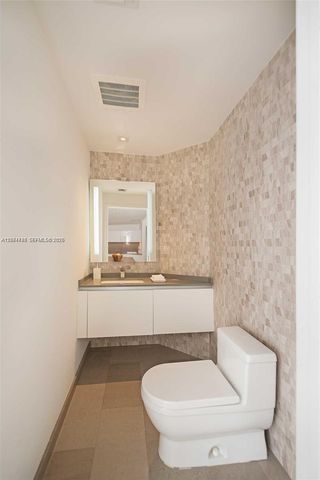68 SE 6th Street 1008, Miami, FL 33131