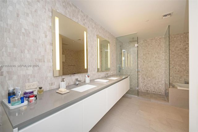 68 SE 6th Street 1008, Miami, FL 33131