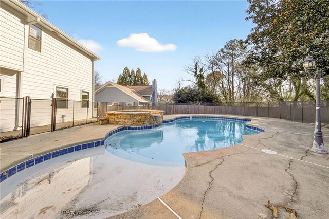 1056 Indian Hills NE Parkway, Marietta, GA 30068